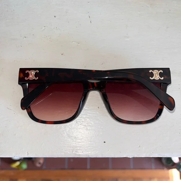 Celine sunglasses model 88915 flawless condition! Celine CL4055IN 01B Sunglasses - US main image 4
